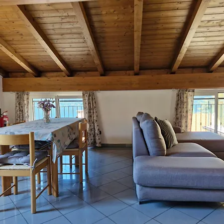 Διαμέρισμα Balcony View Lierna